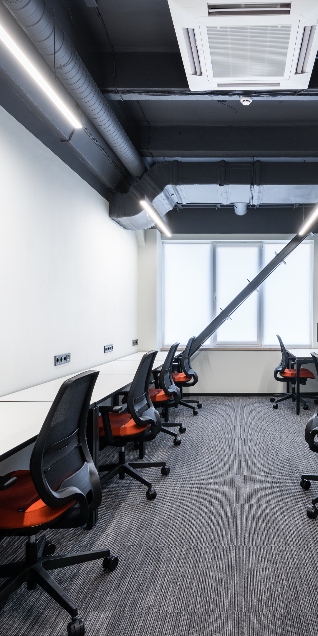 SEG Automotive using Ronspot to manage their office desks